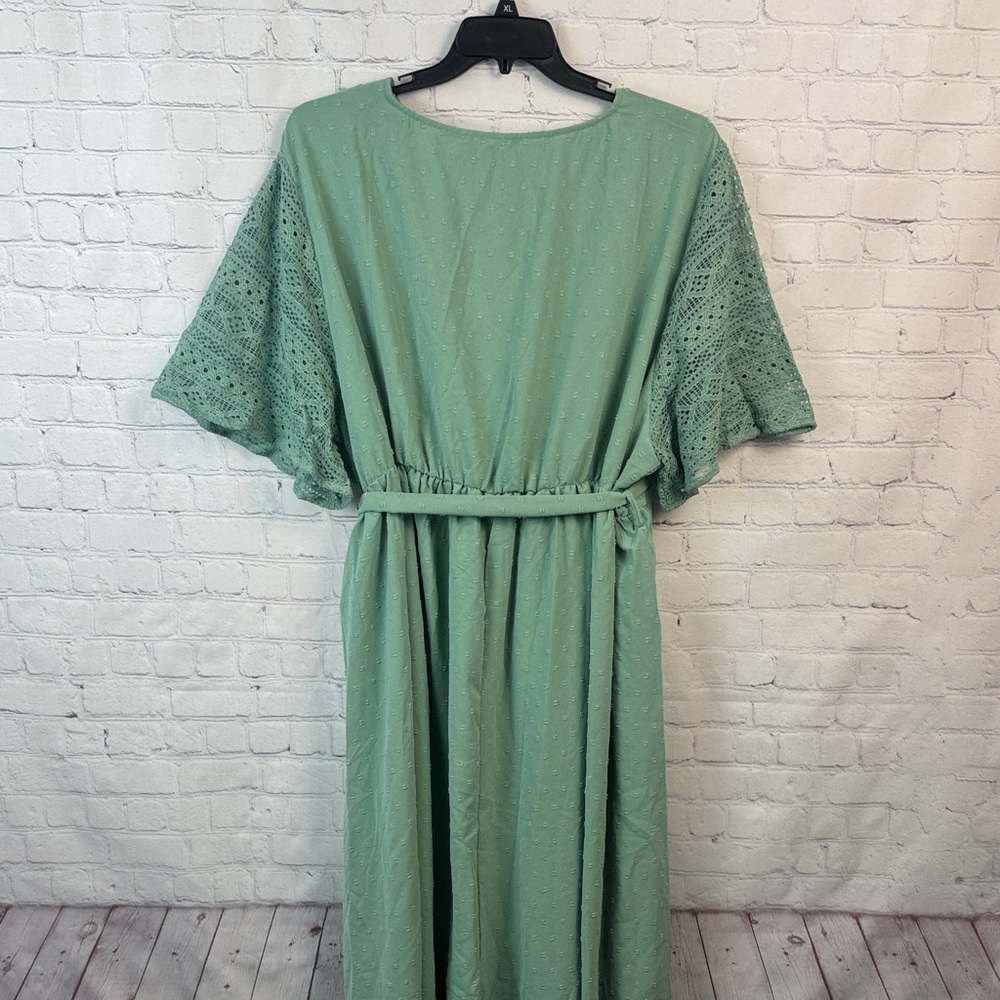 BloomChic Green Midi Dress with Lace Accents Plus Size 5X - Picture 7 of 8
